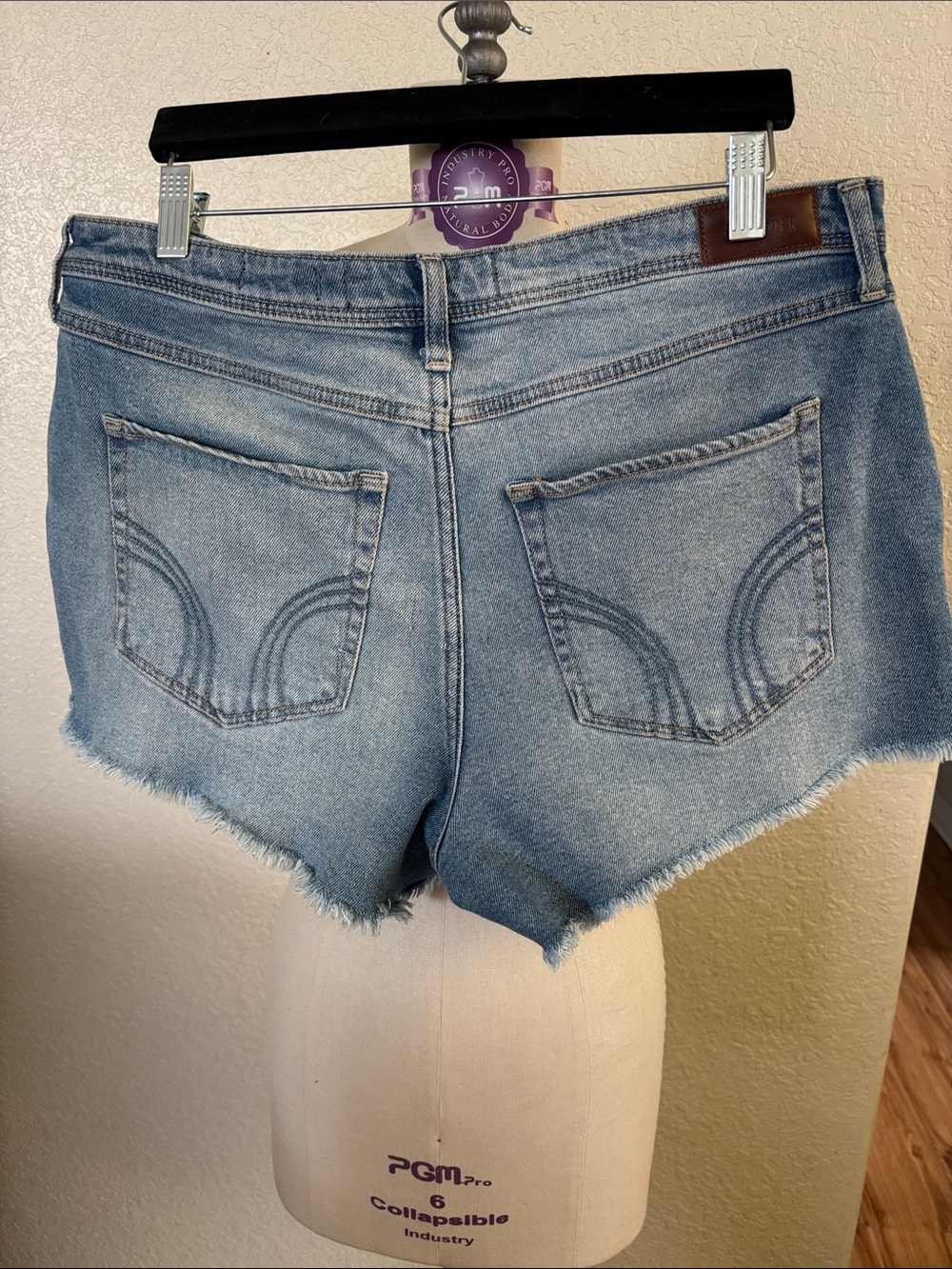 Hollister Blue Denim Shorts with White Floral Embroidery - Picture 2 of 5